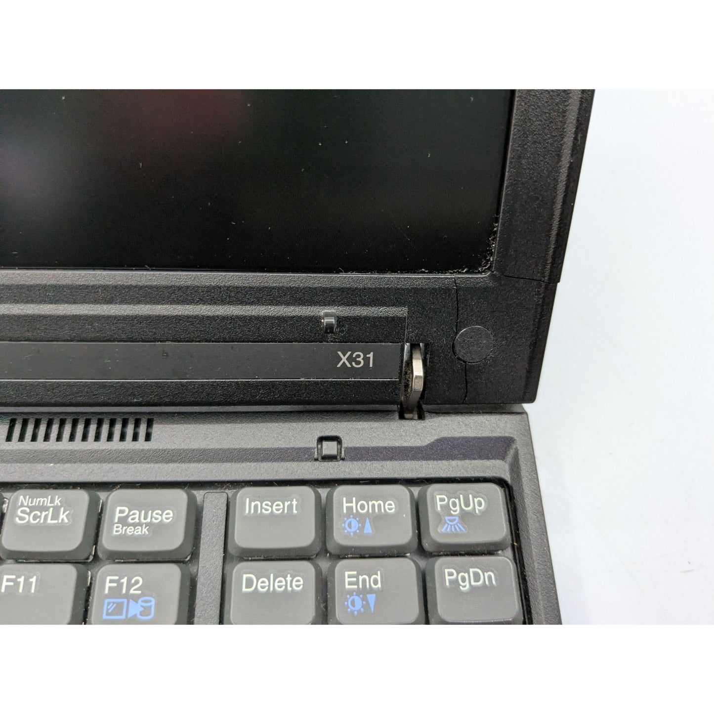 IBM ThinkPad X31 12.1" Display Intel Pentium M 1.40 GHz 512MB RAM Black Laptop