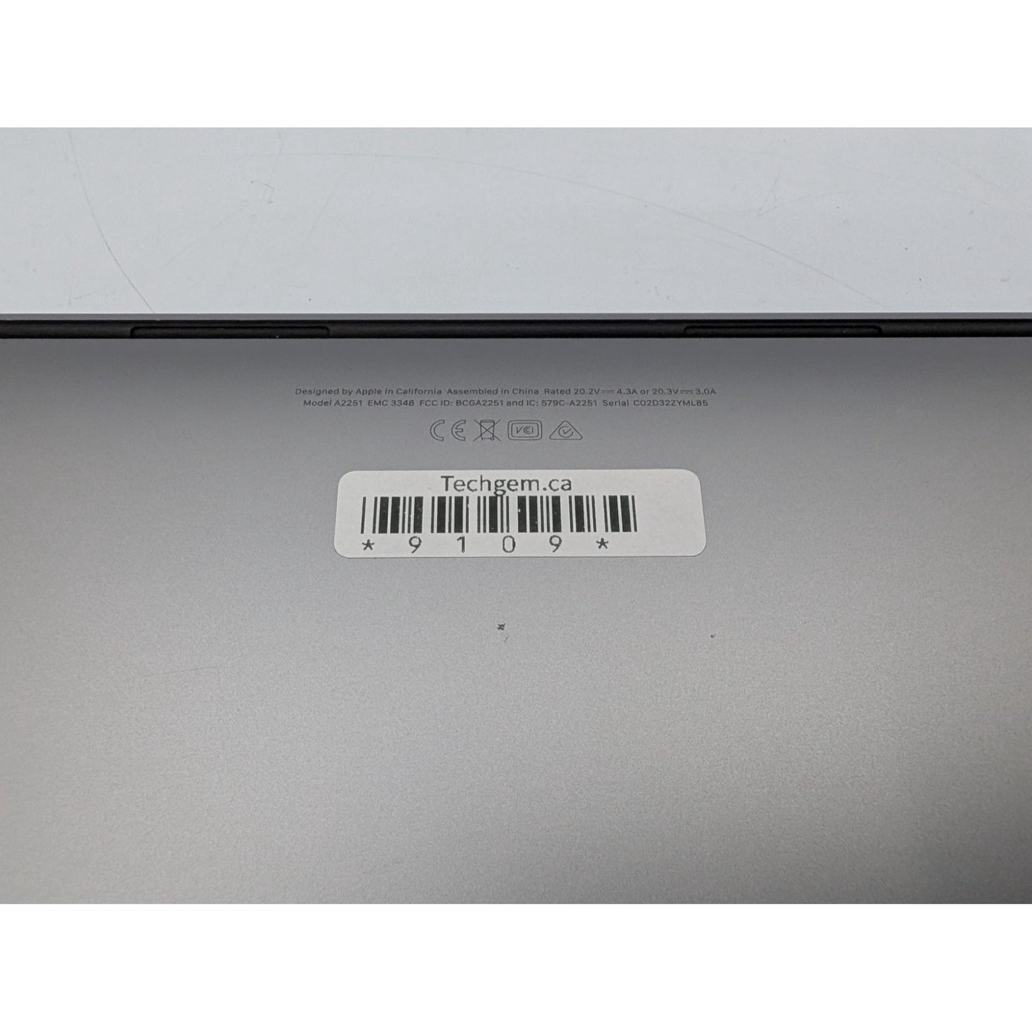 2020 Apple MacBook Pro A2251 13" Screen Intel Core i7-1068NG7 32GB RAM 512GB SSD