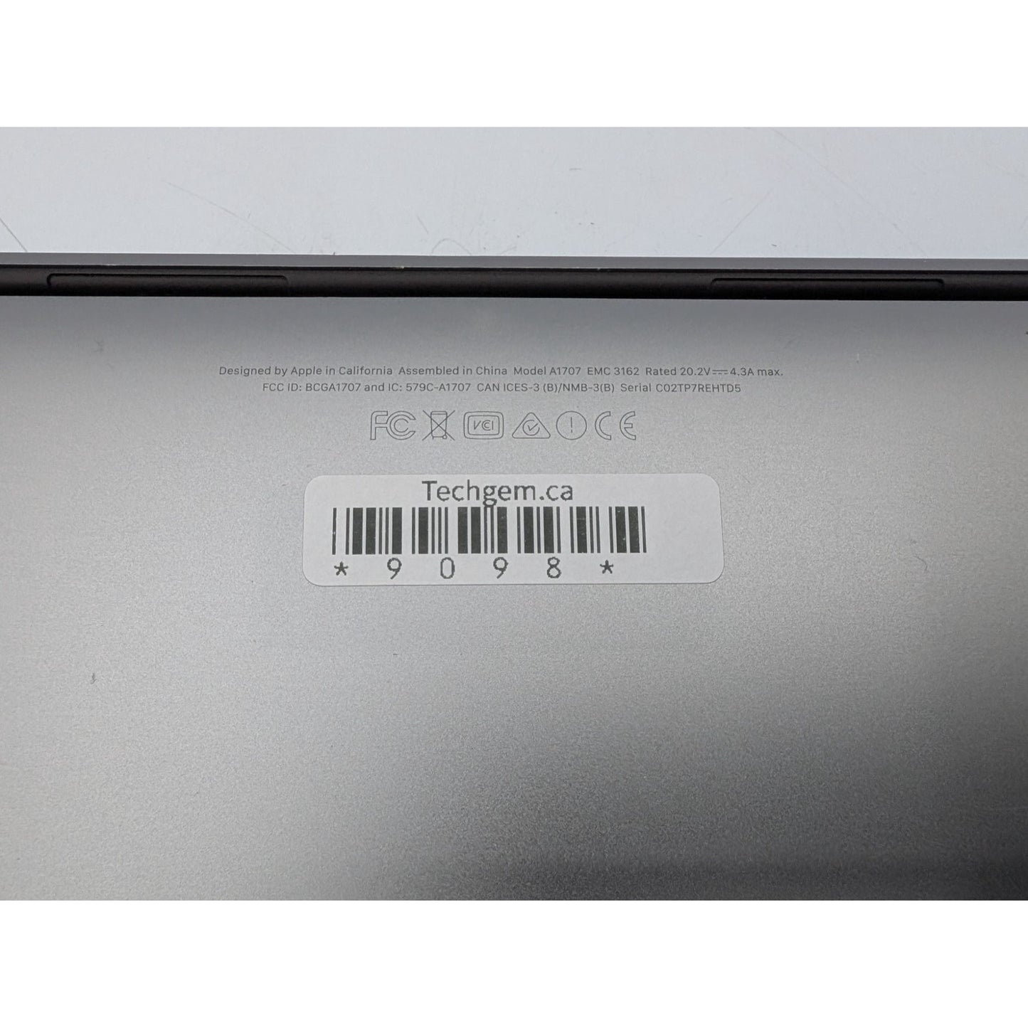 Mid 2017 Apple MacBook Pro A1707 15" Intel Core i7-7700HQ 16GB RAM 256GB SSD