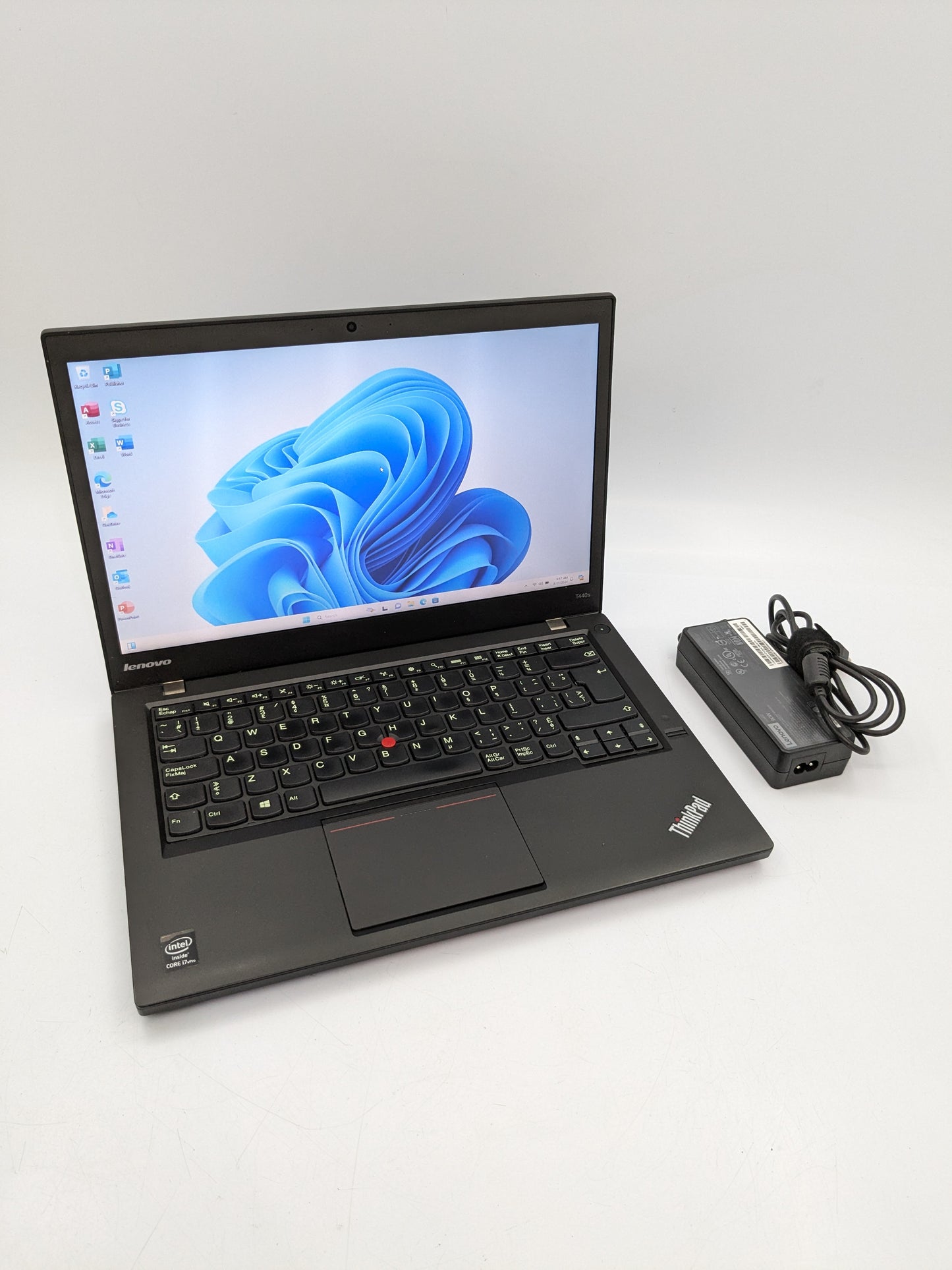 Lenovo ThinkPad T440s - 12GB RAM, 256GB SSD, Core i7, 14" HD+ Display, Windows 11