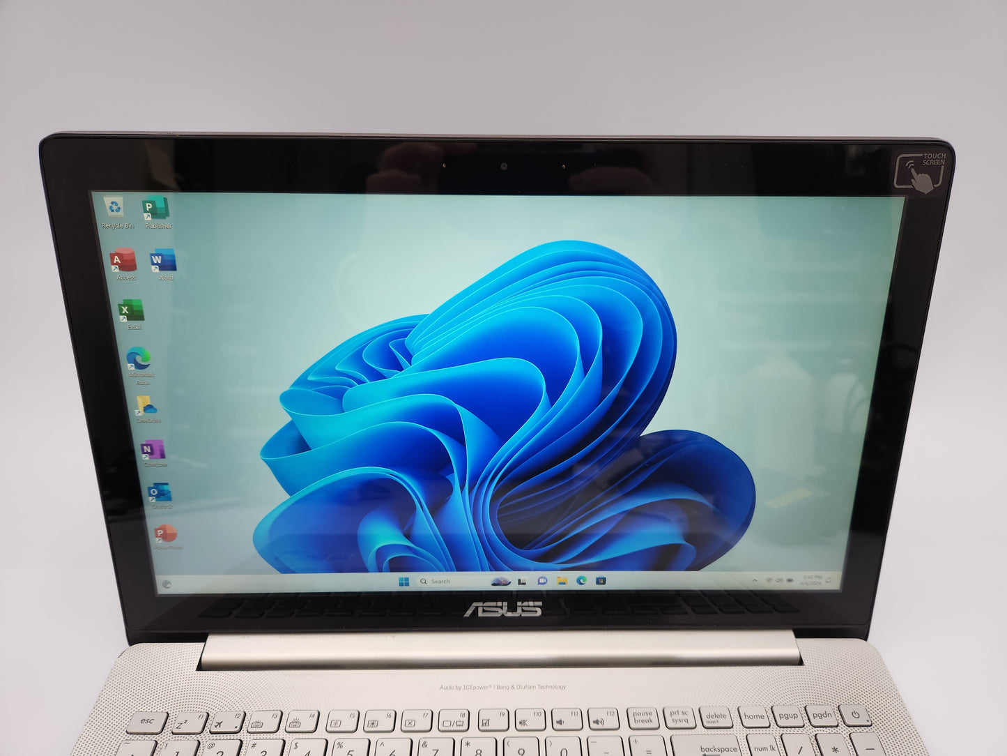 ASUS ZenBook Pro UX501V - 15.6" 4K TouchScreen, Intel Core i7 6th Gen, 16GB RAM, 256GB SSD, Windows 11 Home