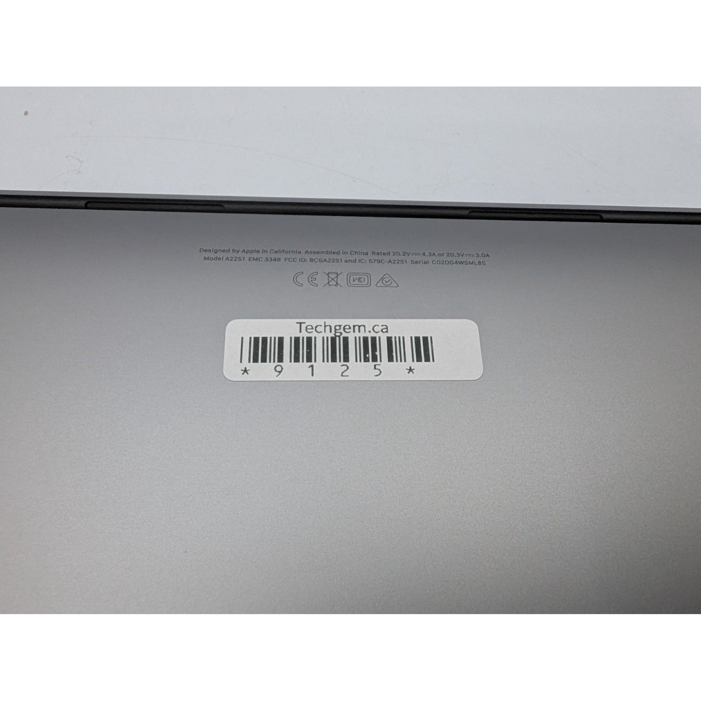 2020 Apple MacBook Pro A2251 13" Display Intel i7-1068NG7 32GB RAM 512GB SSD