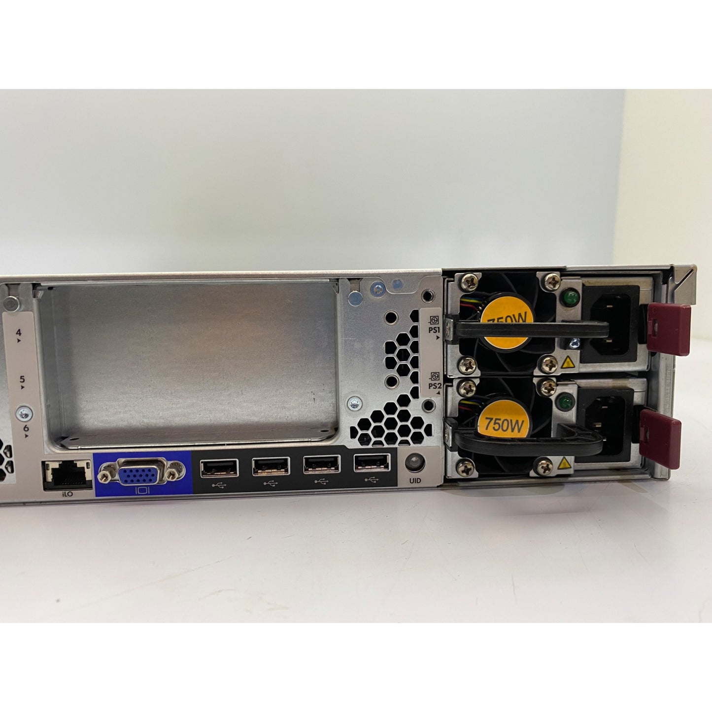 HP ProLiant DL380p Gen8 Server 2U Rackmount 2x Intel Xeon E5-2667 2.90GHz 32GB RAM No HDD