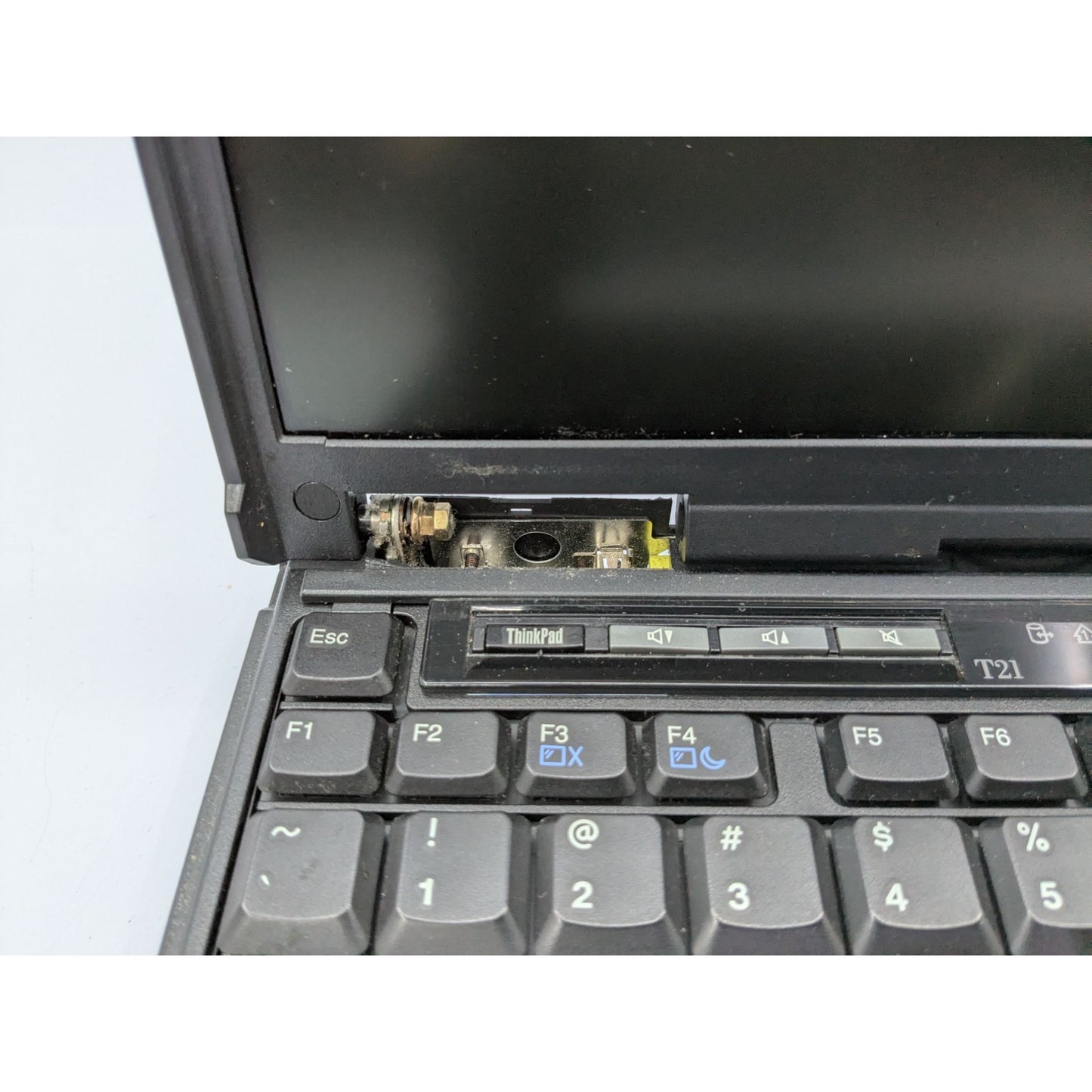 IBM ThinkPad T21 14" Screen Laptop Intel Pentium III 0.75GHz Processor 128MB RAM