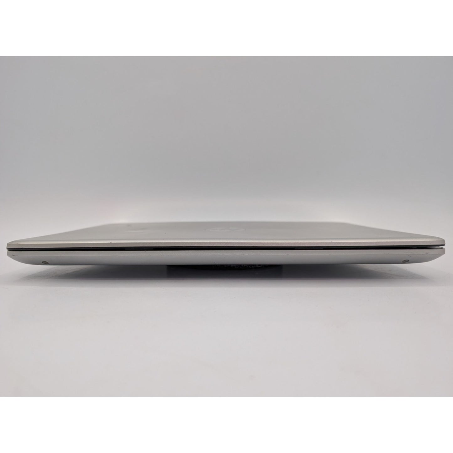 HP 14-DK0058CA 14" Display AMD Ryzen 3 3200U 2.60GHz Processor Silver Laptop