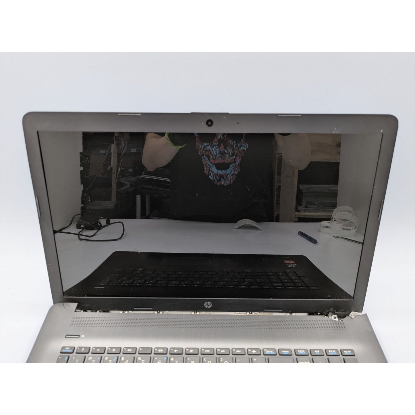 HP 17-CA0006CA 17.3" Screen AMD Ryzen 3-2300U 2.00GHz Processor Silver Laptop