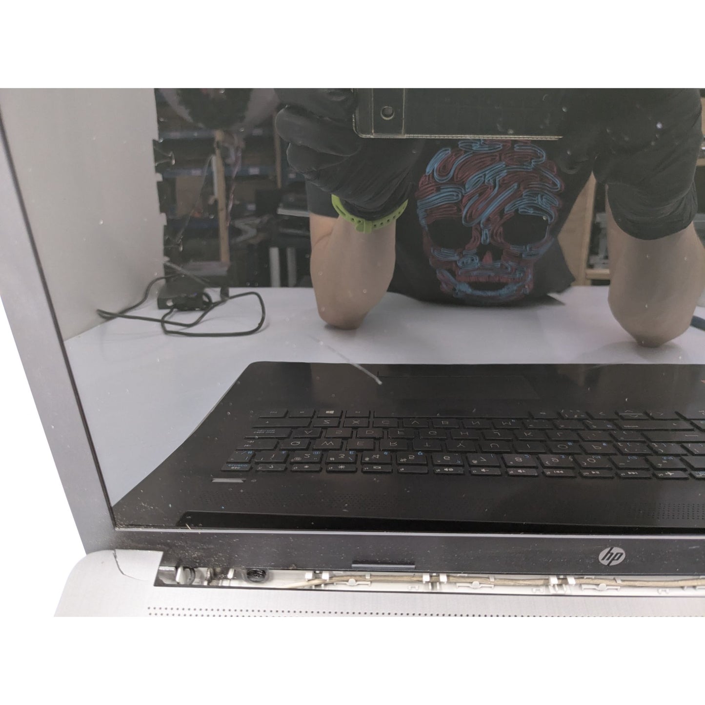 HP 17-CA0006CA 17.3" Screen AMD Ryzen 3-2300U 2.00GHz Processor Silver Laptop
