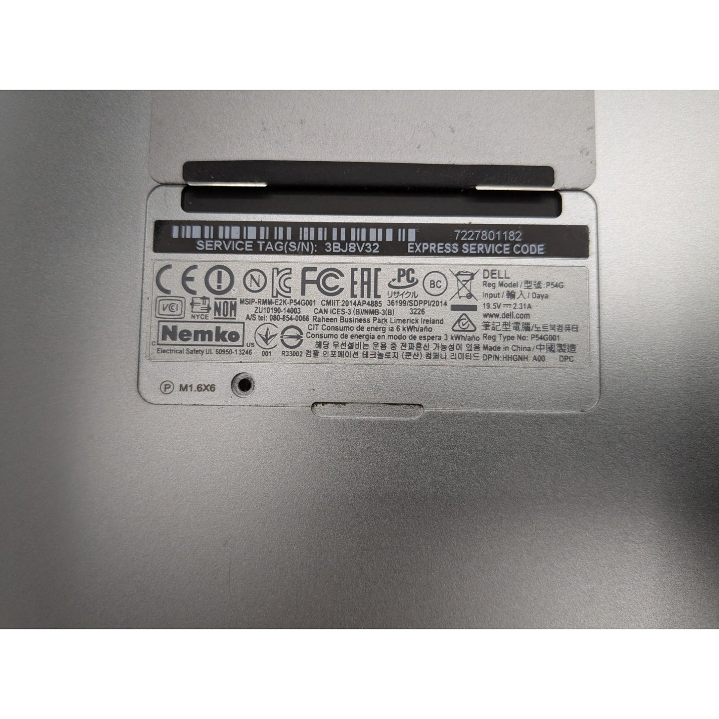 Dell XPS 13 9343 13.3" Display Intel Core i5-5200U 2.20 GHz 8GB RAM Silver Laptop