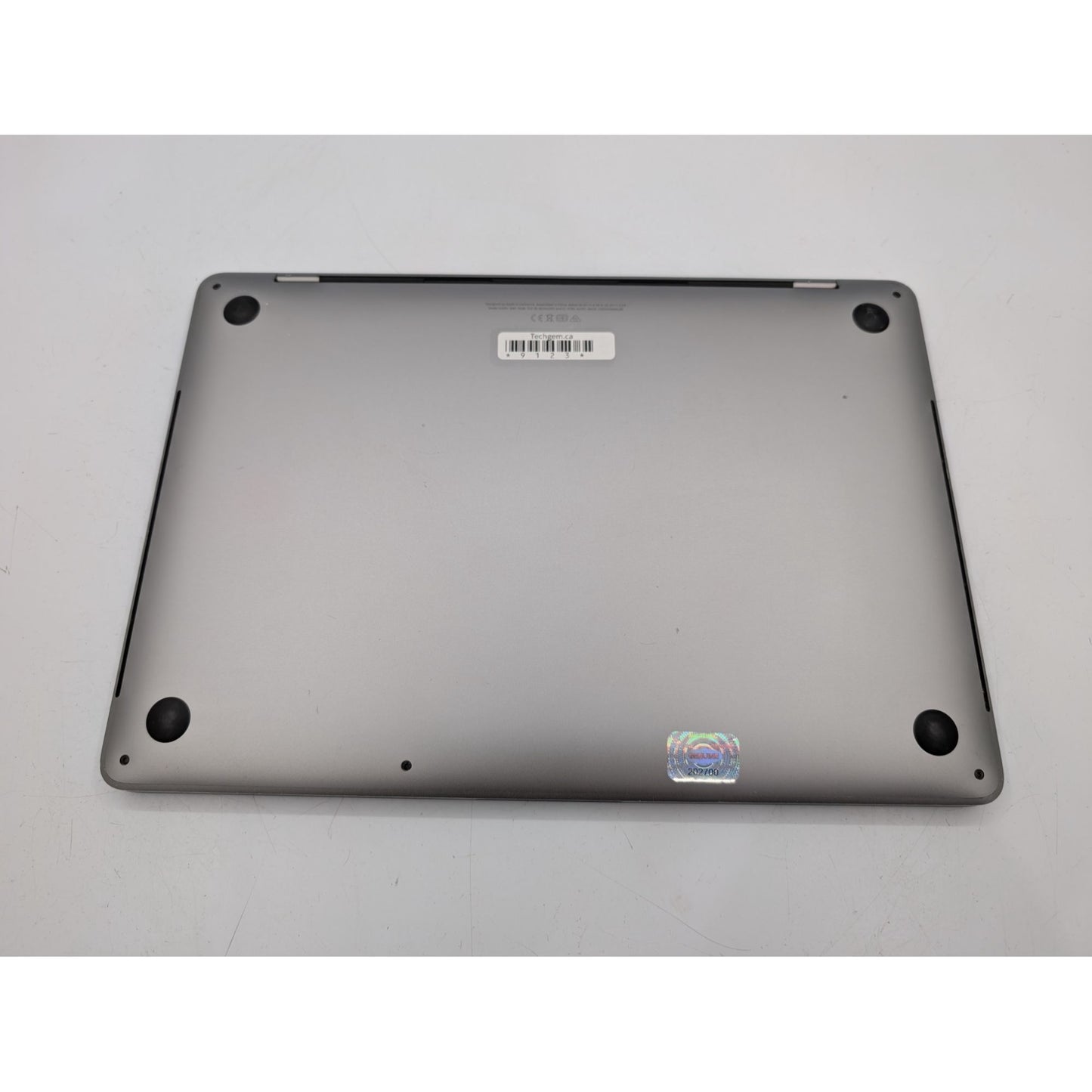 2020 Apple MacBook Pro A2251 13" Intel i7 1068NG7 32GB RAM 512GB SSD macOS Tahoe